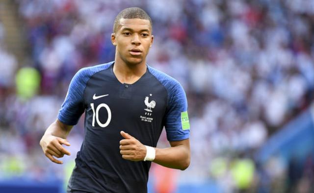 吕迪格的防守是站在那里干瞪嘛，比斯洛特先下课的估计是阿隆索