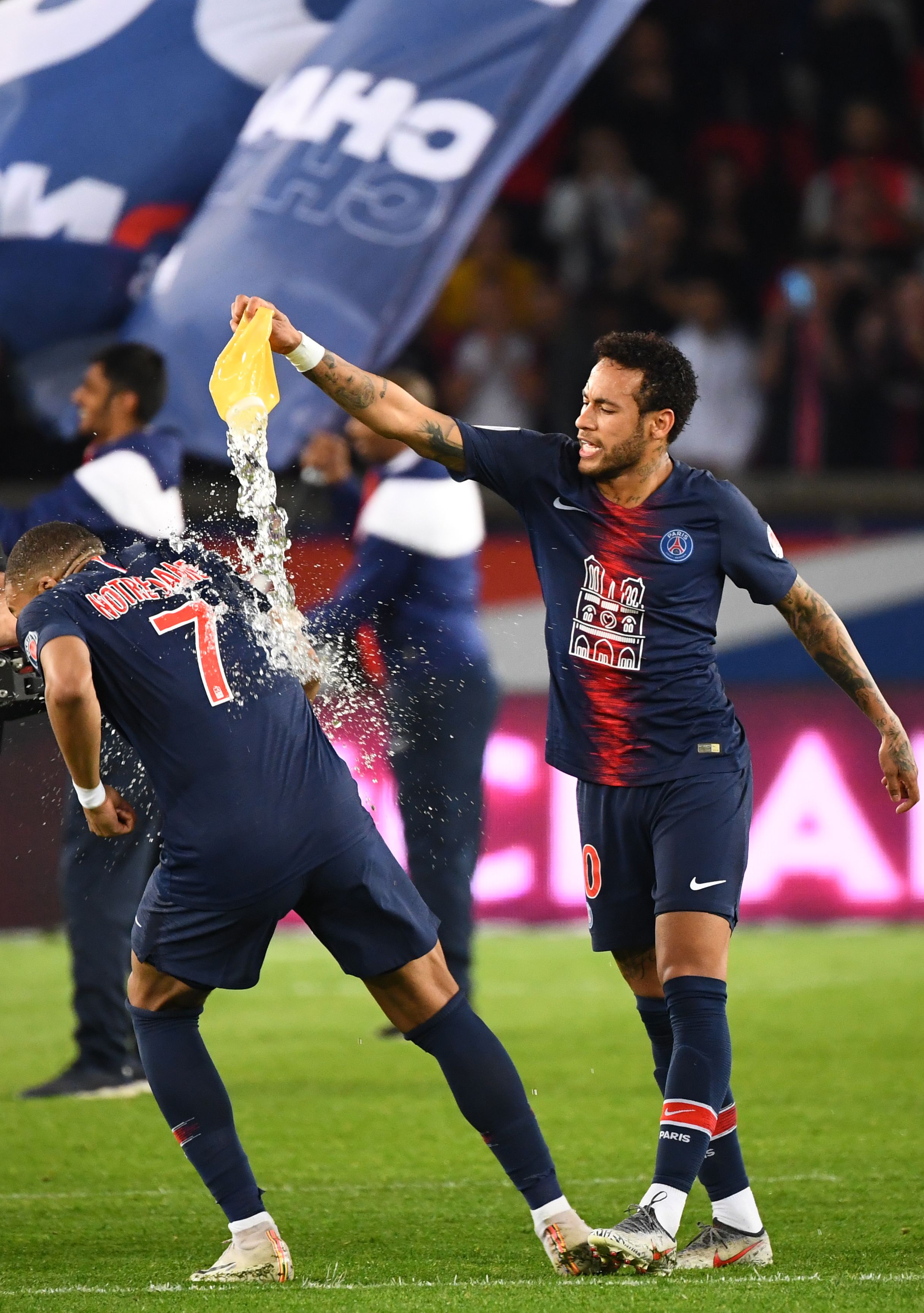 韩媒披露，因对联盟认定塔诺斯“种族歧视”不满，全...