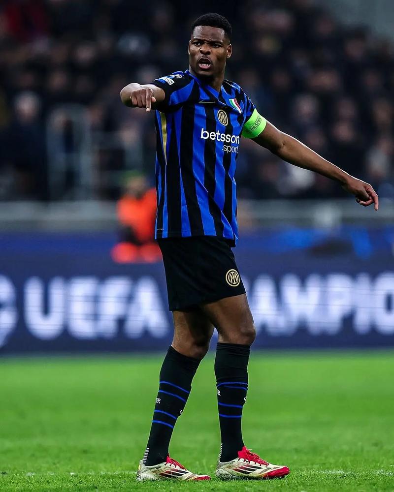 王晓龙：在西班牙踢球竞争很大，缺乏学习和社交能力会很困难