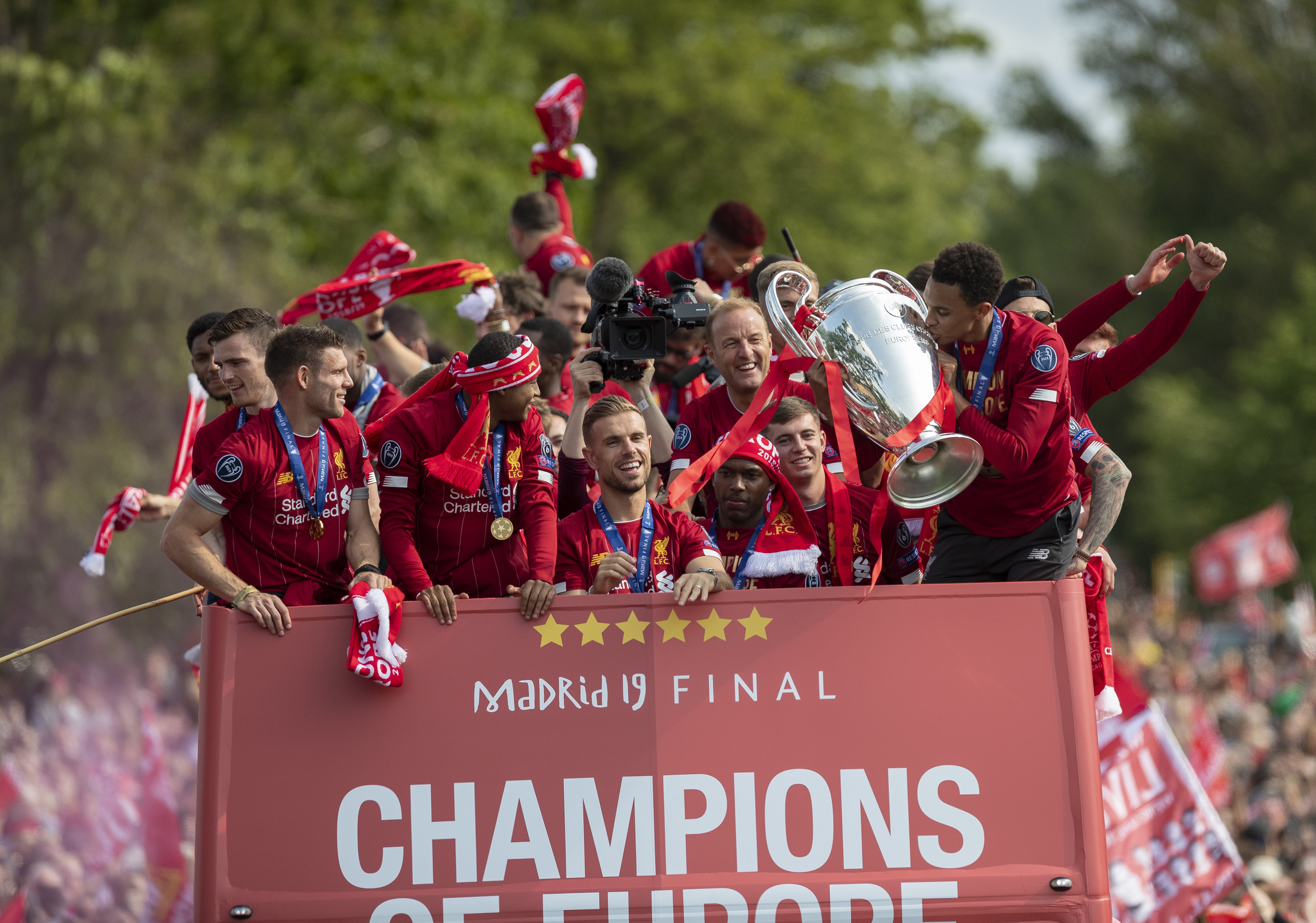 蓝军枪手 天王山之前 先在欧冠褪一层皮吧