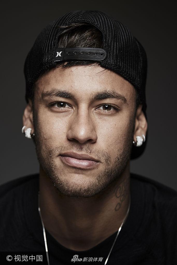 图片报：阿德耶米想在续约合同加解约条款，曼联接触其经纪人